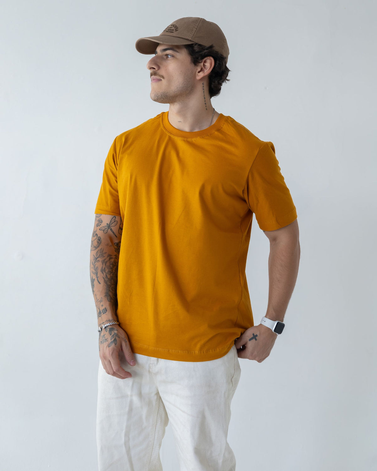 CAMISETA BÁSICA / AMARELO SAFRON