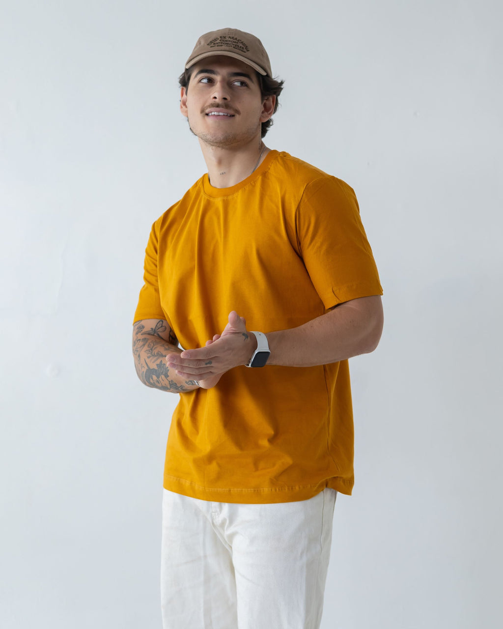 CAMISETA BÁSICA / AMARELO SAFRON