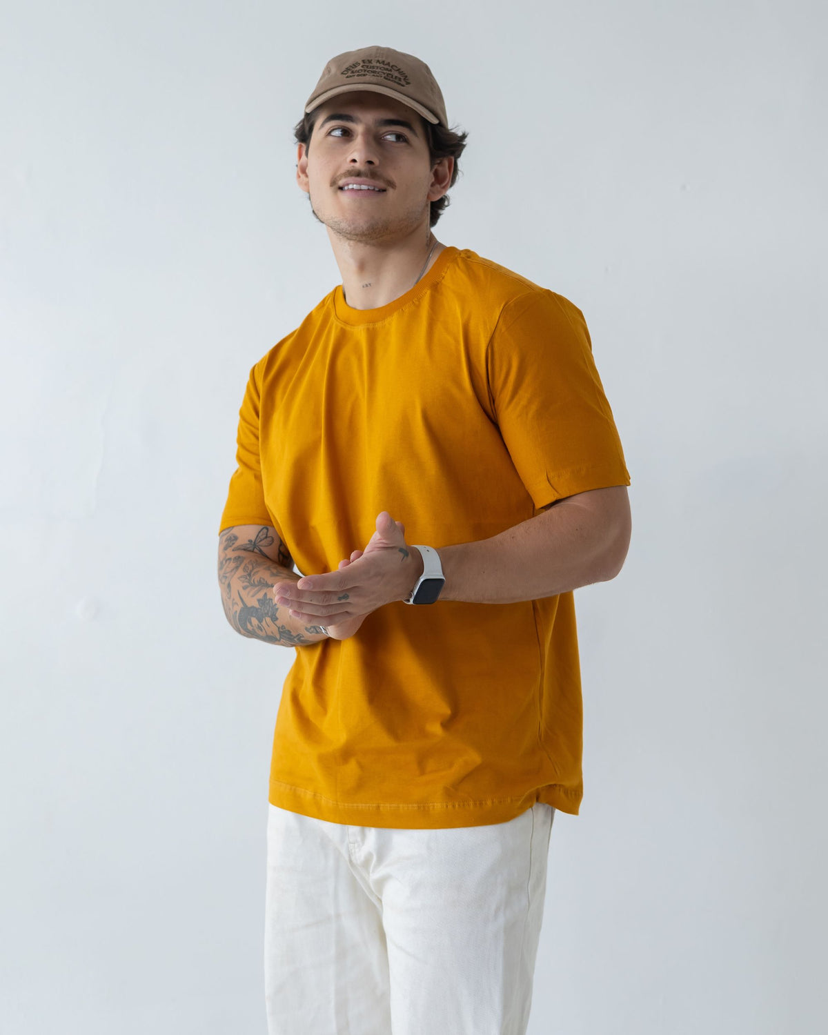 CAMISETA BÁSICA / AMARELO SAFRON