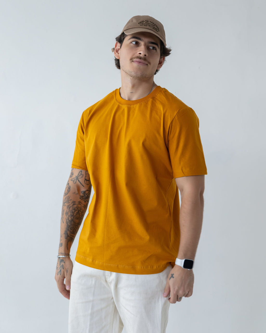 CAMISETA BÁSICA / AMARELO SAFRON