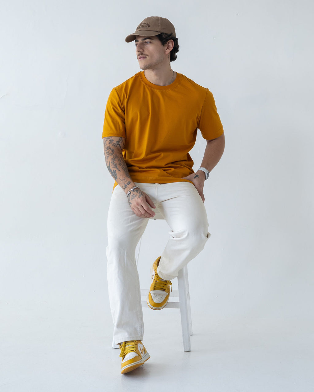 CAMISETA BÁSICA / AMARELO SAFRON