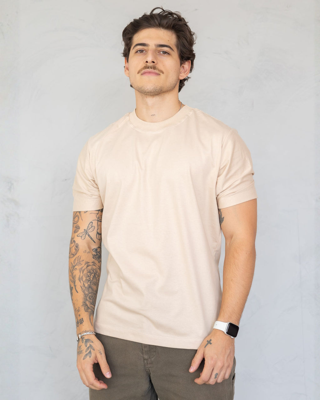 CAMISETA BÁSICA / BEGE AREIA