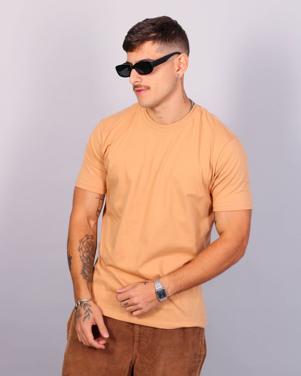 CAMISETA BÁSICA / BEGE CONCHA