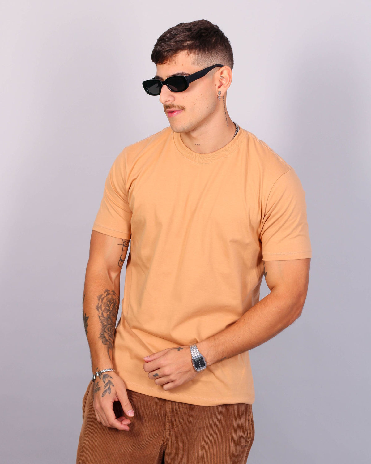 CAMISETA BÁSICA / BEGE CONCHA