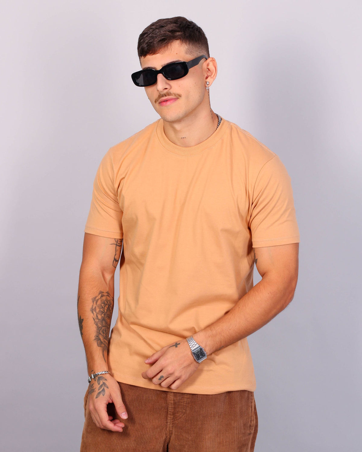 CAMISETA BÁSICA / BEGE CONCHA