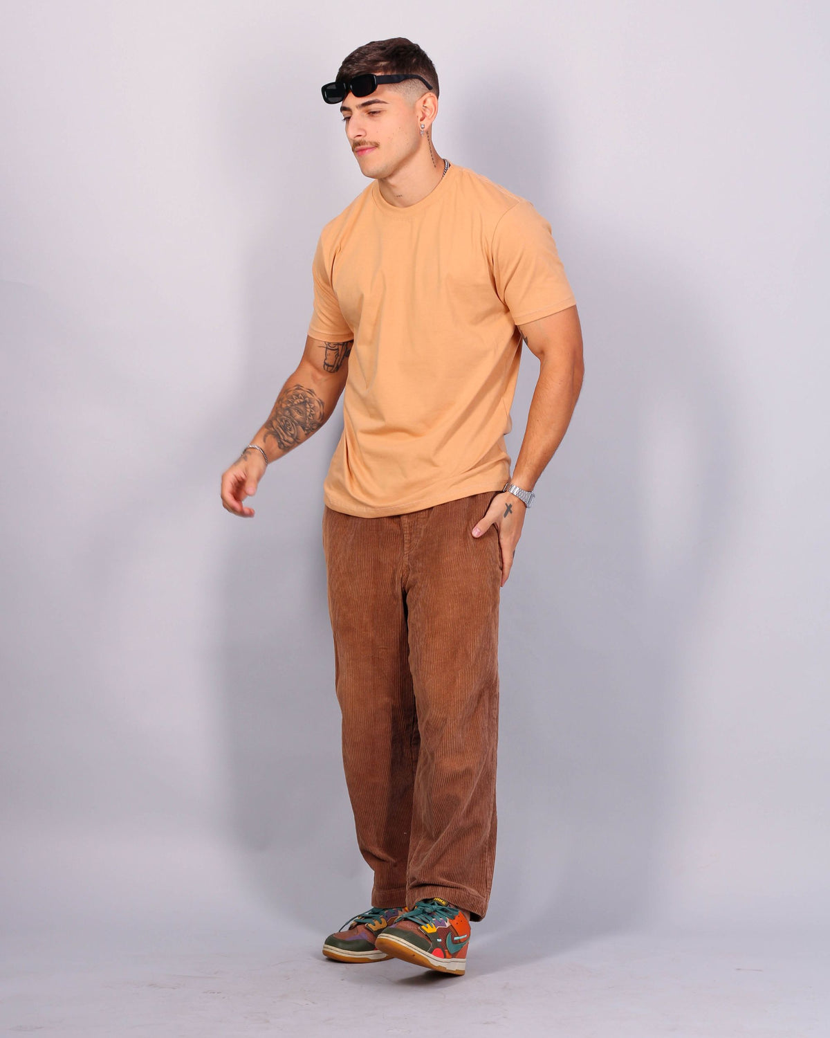 CAMISETA BÁSICA / BEGE CONCHA
