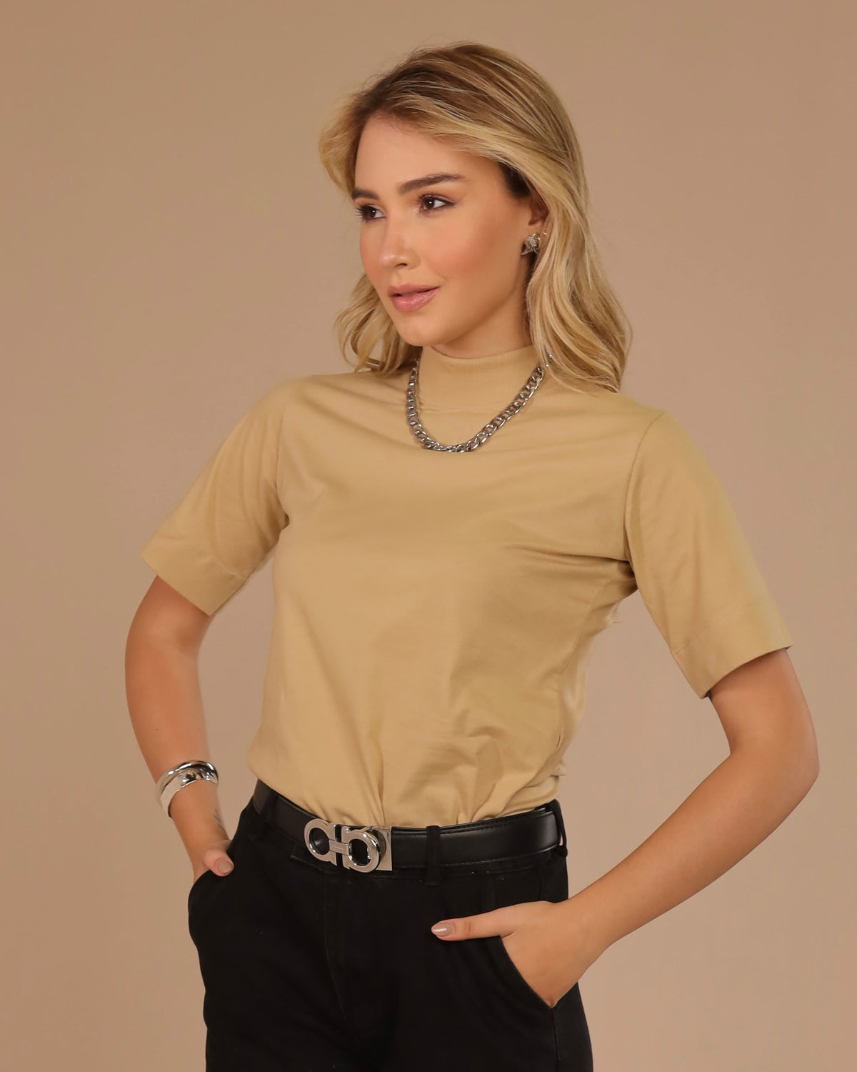 T-SHIRT GOLA ALTA / BEGE GENGIBRE