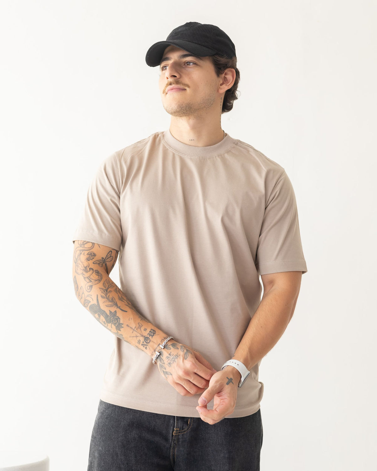 CAMISETA BÁSICA / BEGE NATURALLY