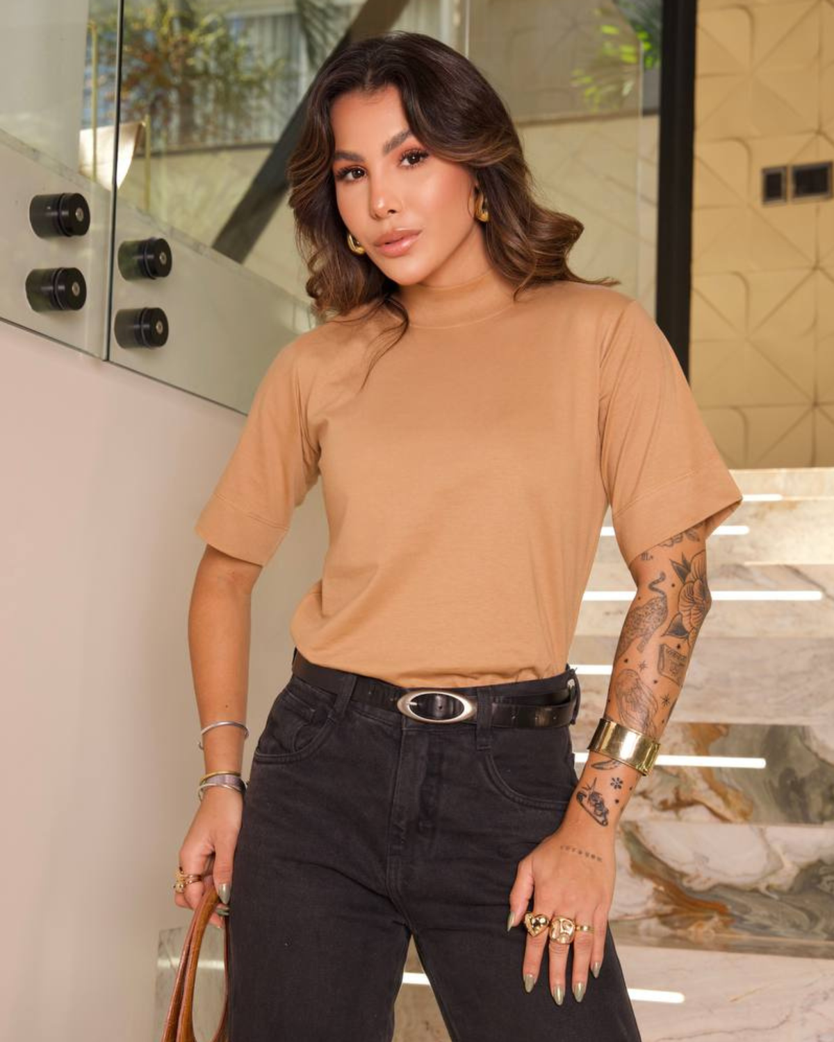 T-SHIRT GOLA ALTA / BEGE SUEDE