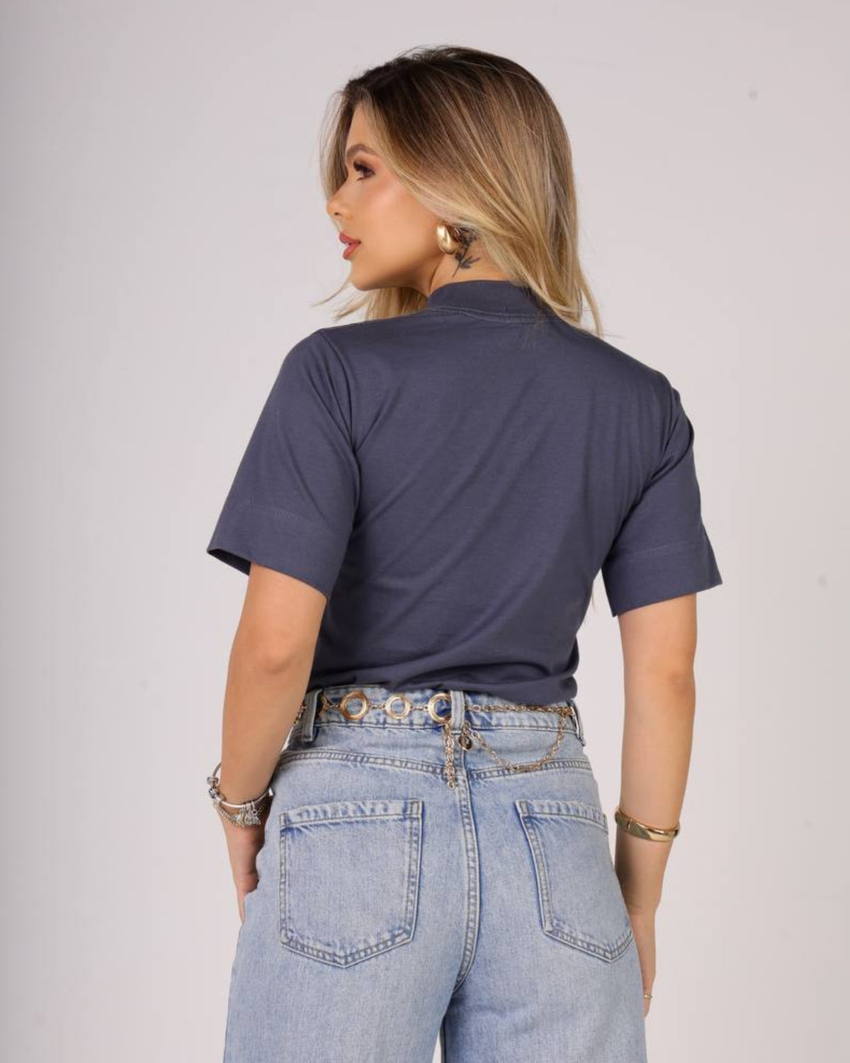 T-SHIRT GOLA ALTA / CHUMBO ARDÓSIA