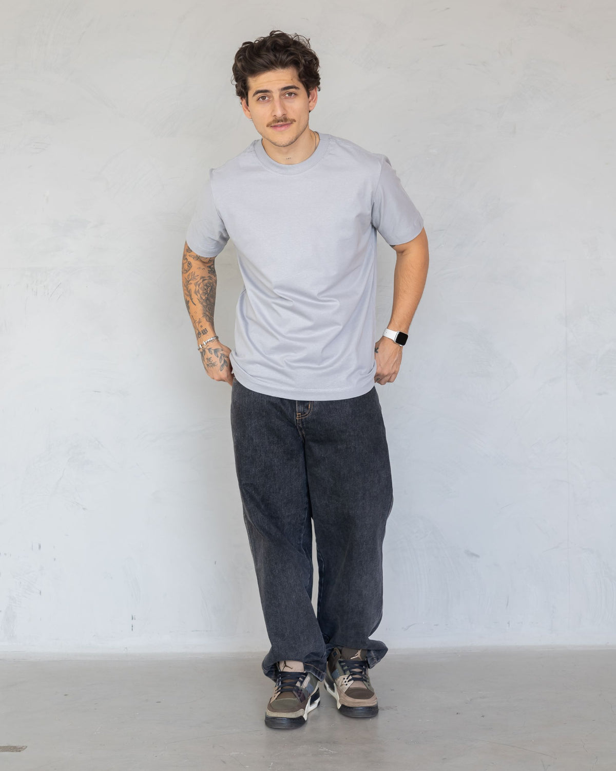 CAMISETA BÁSICA / CINZA GRAY LIGHT