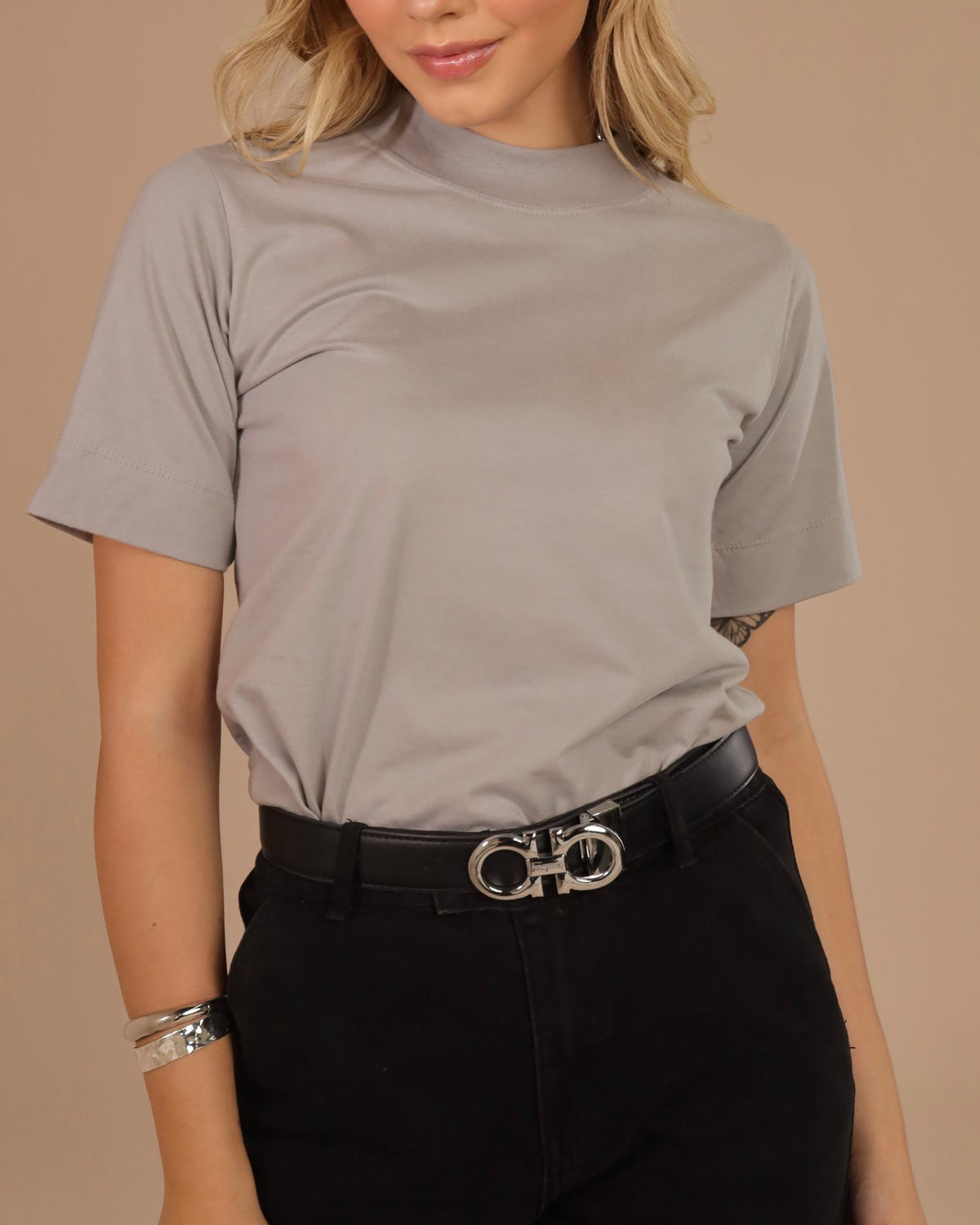 T-SHIRT GOLA ALTA / CINZA MITHRIL