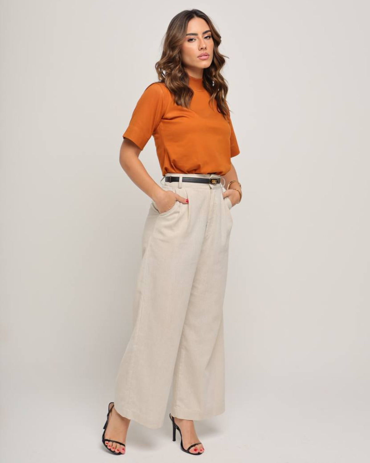 T-SHIRT GOLA ALTA / FAVO DE MEL