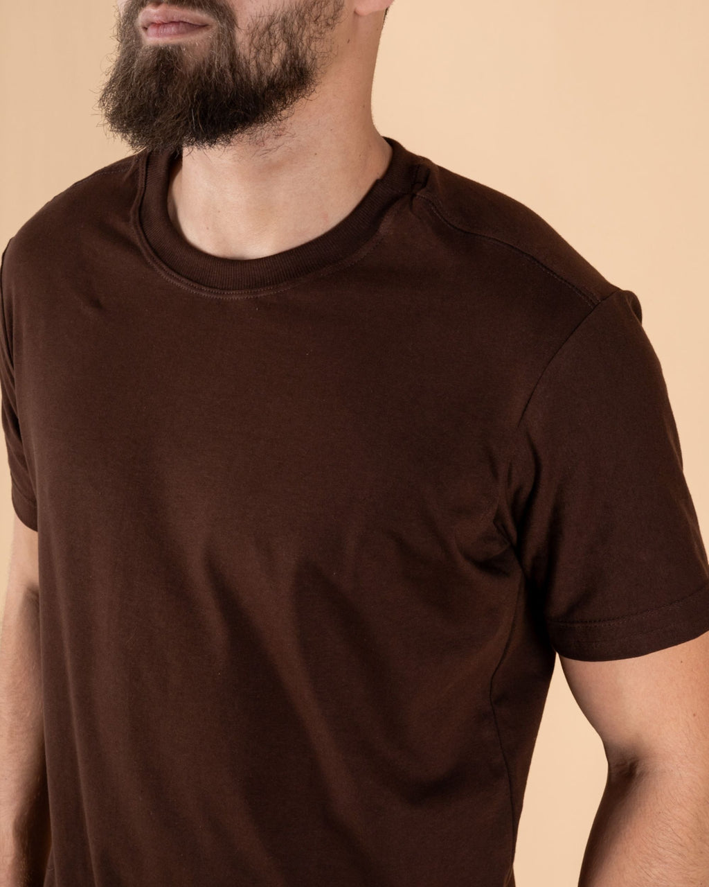 CAMISETA BÁSICA / MARROM CARDAMOMO