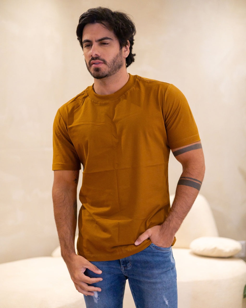 CAMISETA BÁSICA / MARROM CONHAQUE