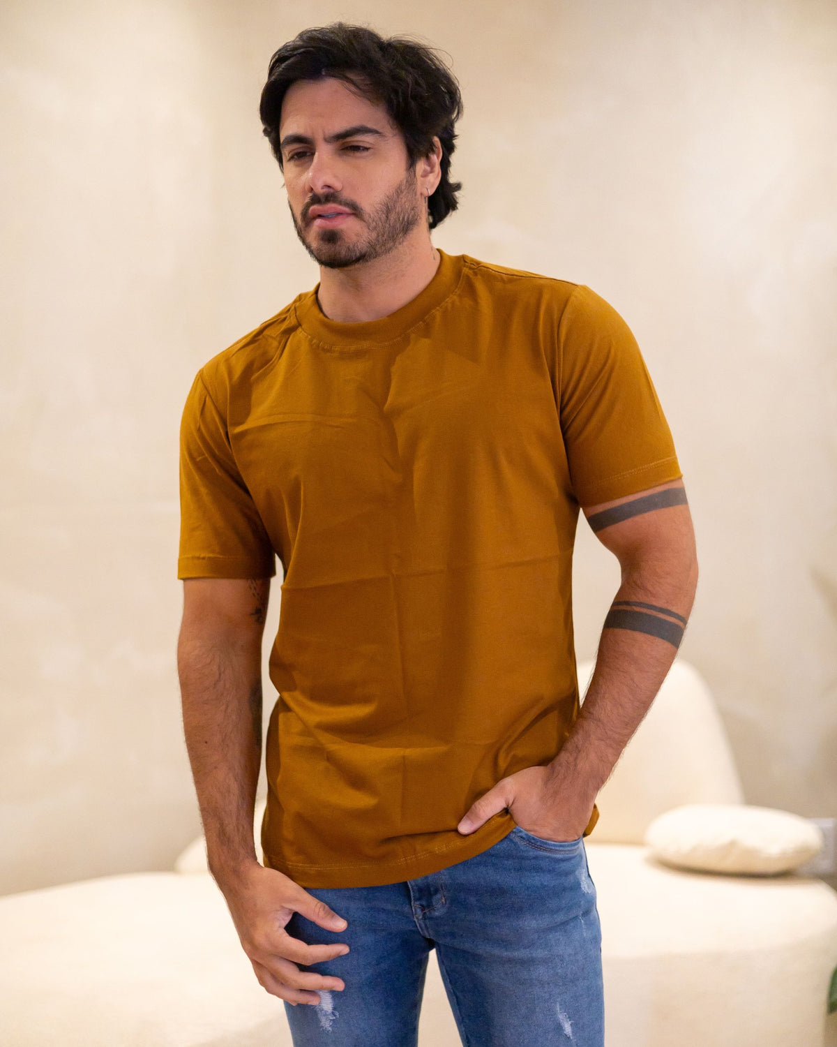 CAMISETA BÁSICA / MARROM CONHAQUE