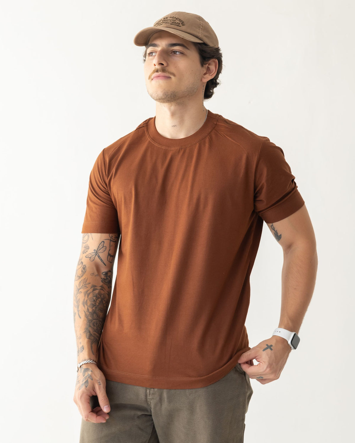 CAMISETA BÁSICA / MARROM CYNNAMOM