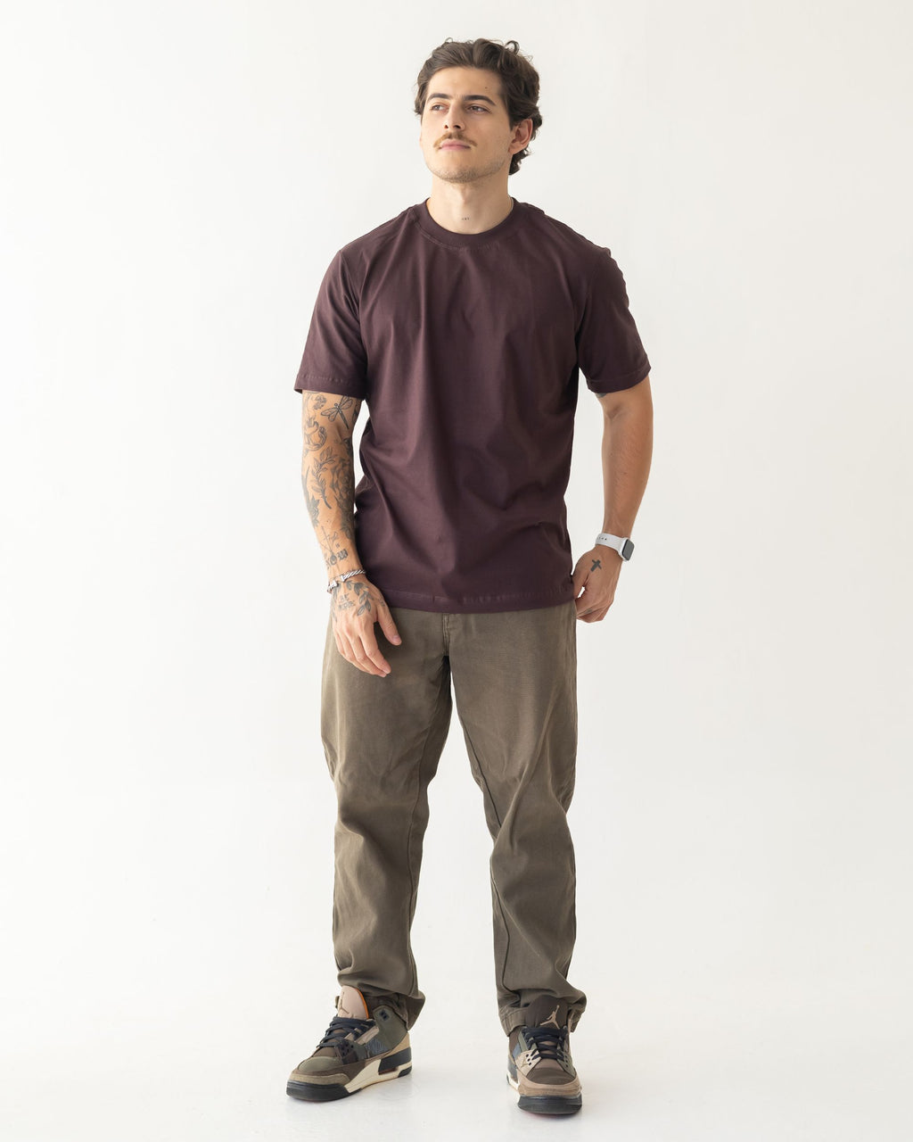 CAMISETA BÁSICA / MARROM EBONY