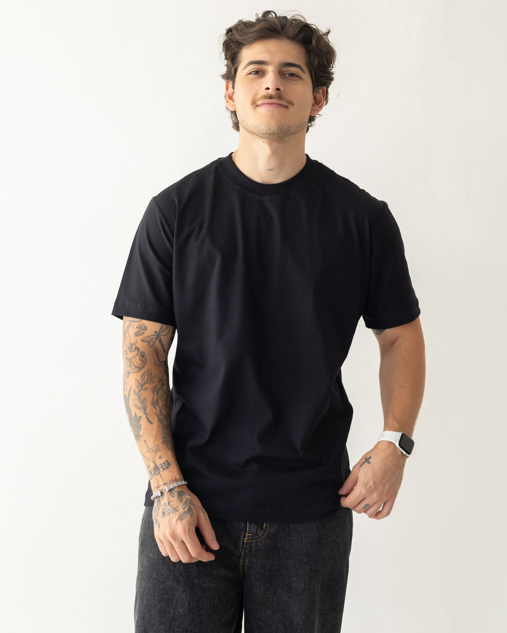 CAMISETA BÁSICA / PRETO