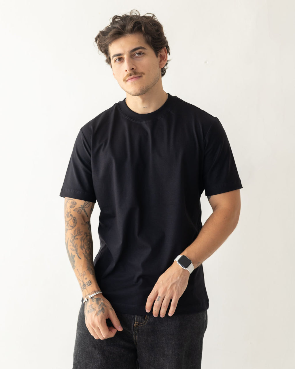CAMISETA BÁSICA / PRETO