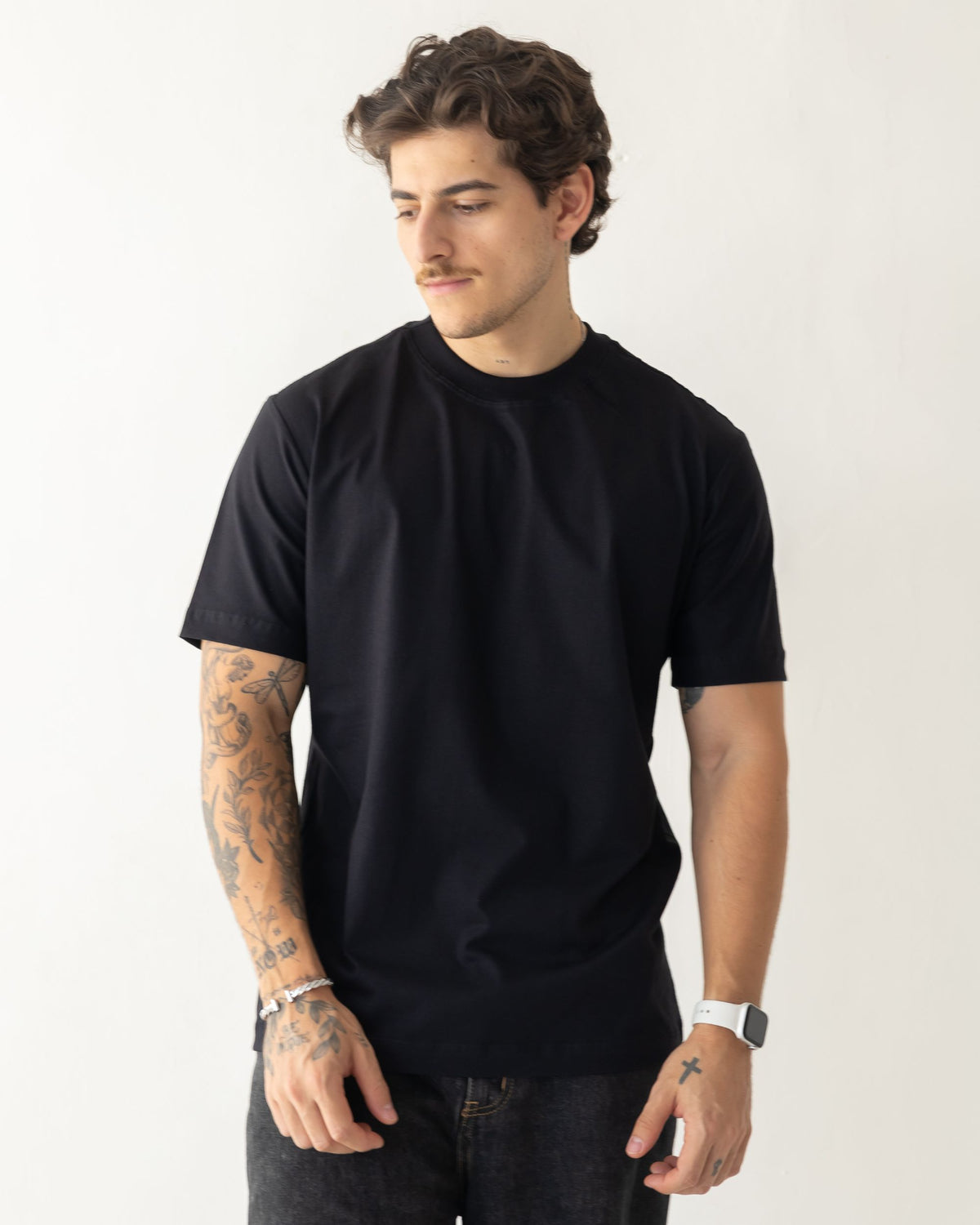 CAMISETA BÁSICA / PRETO
