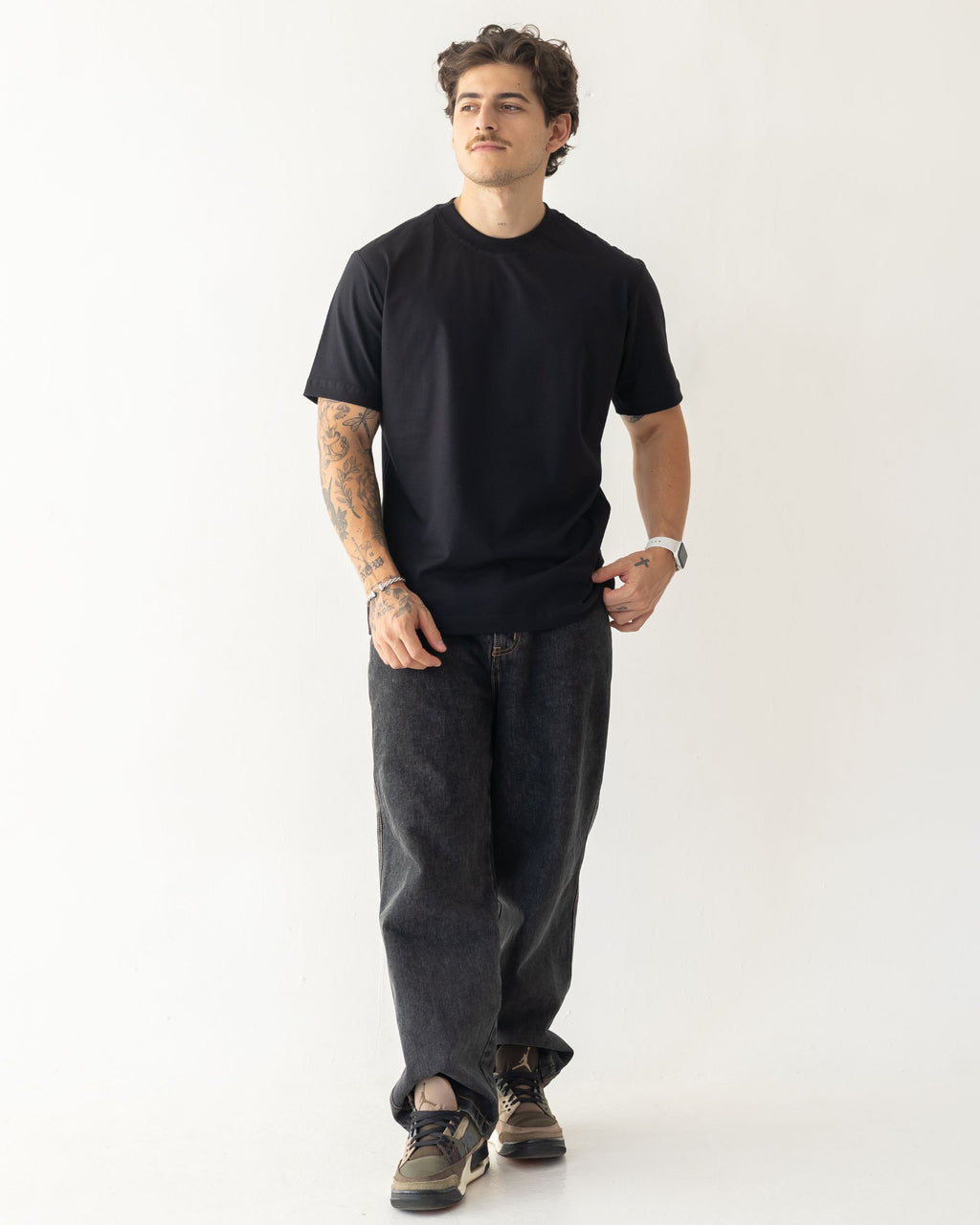 CAMISETA BÁSICA / PRETO