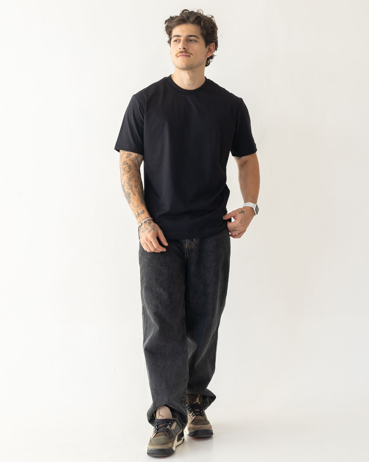 CAMISETA BÁSICA / PRETO