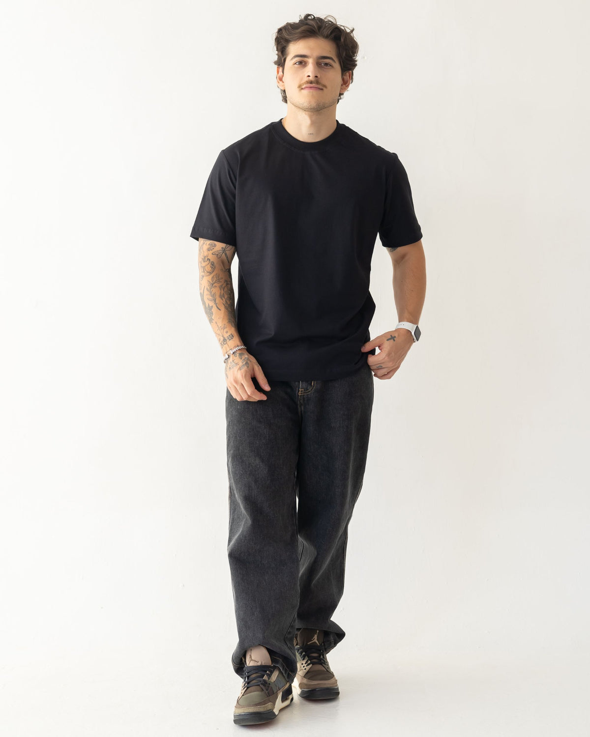 CAMISETA BÁSICA / PRETO