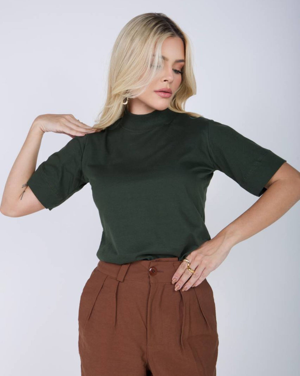 T-SHIRT GOLA ALTA / VERDE CAMUFLAGE