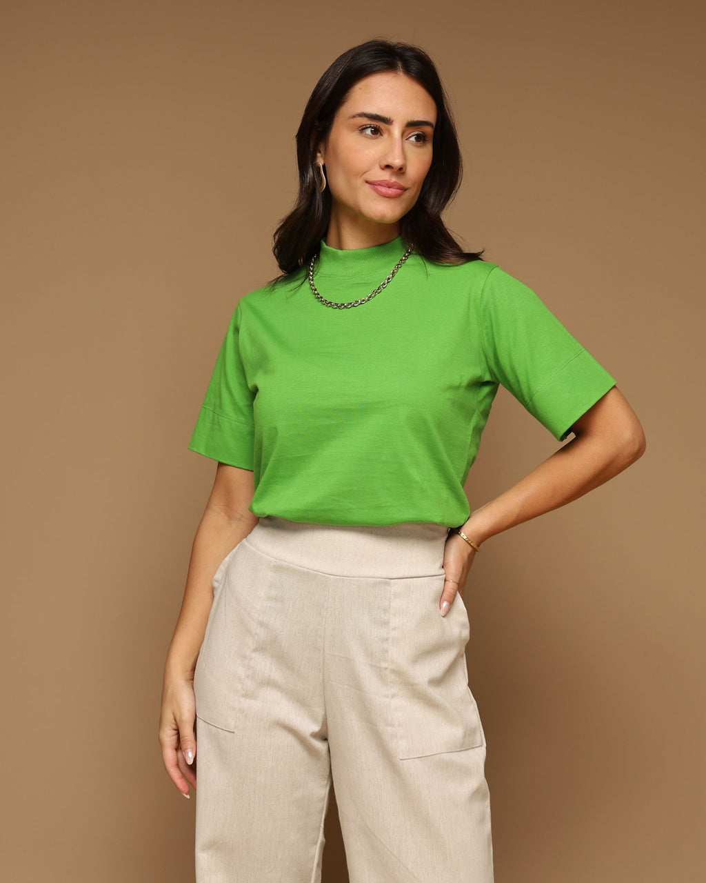 T-SHIRT GOLA ALTA / VERDE DOPAMINE