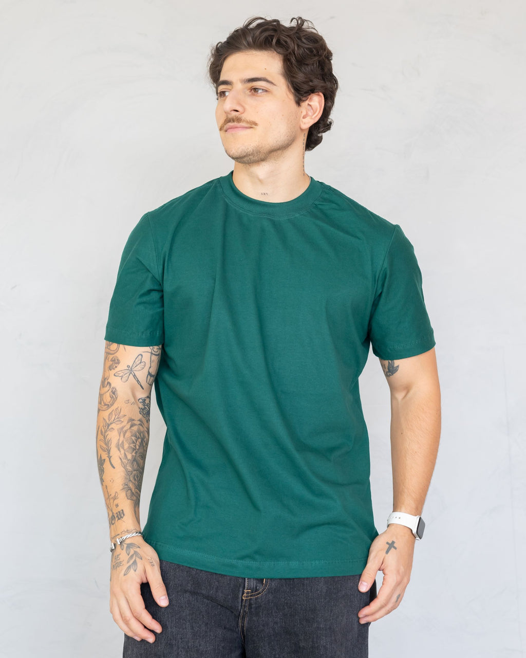 CAMISETA BÁSICA / VERDE ESMERALDA