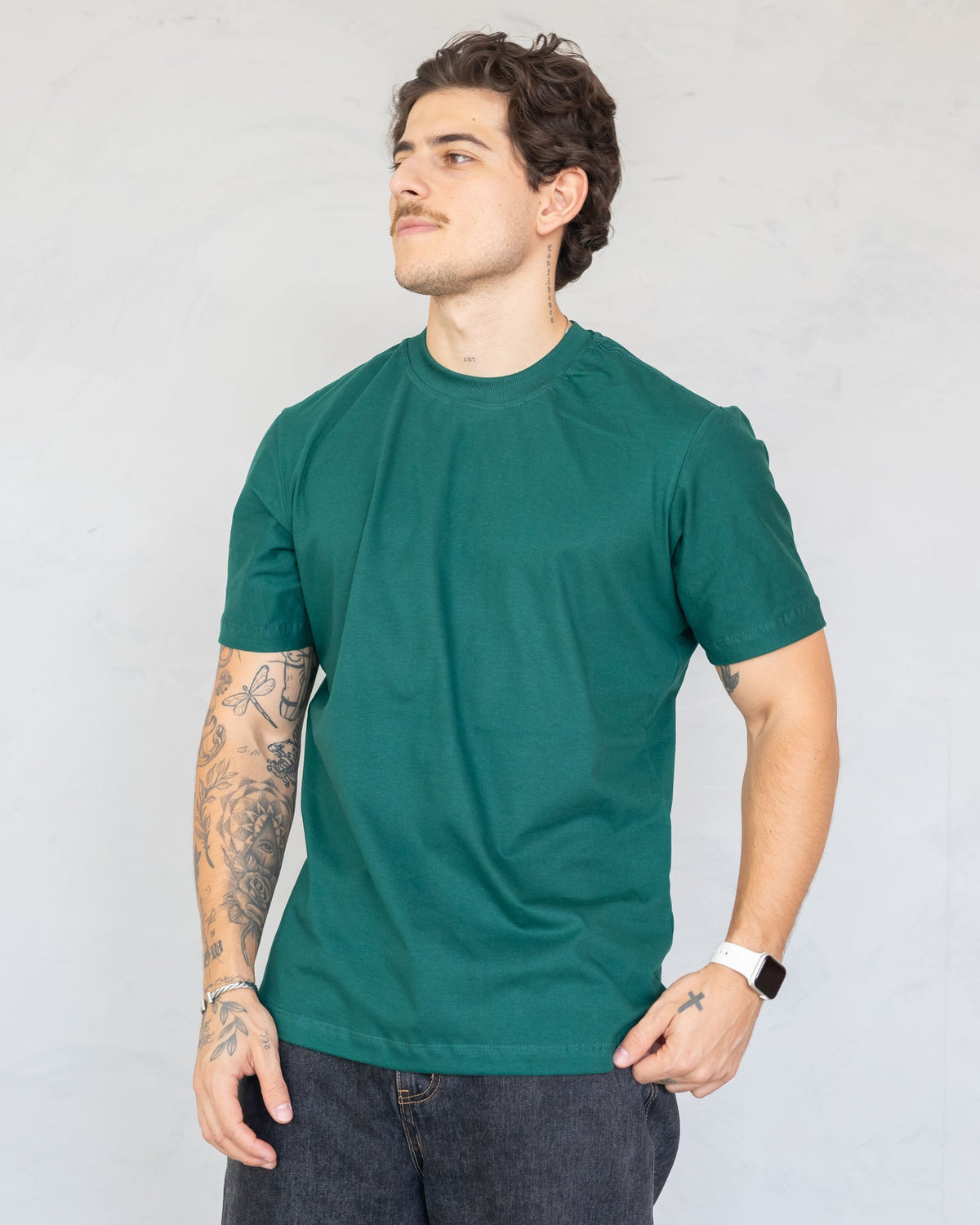 CAMISETA BÁSICA / VERDE ESMERALDA