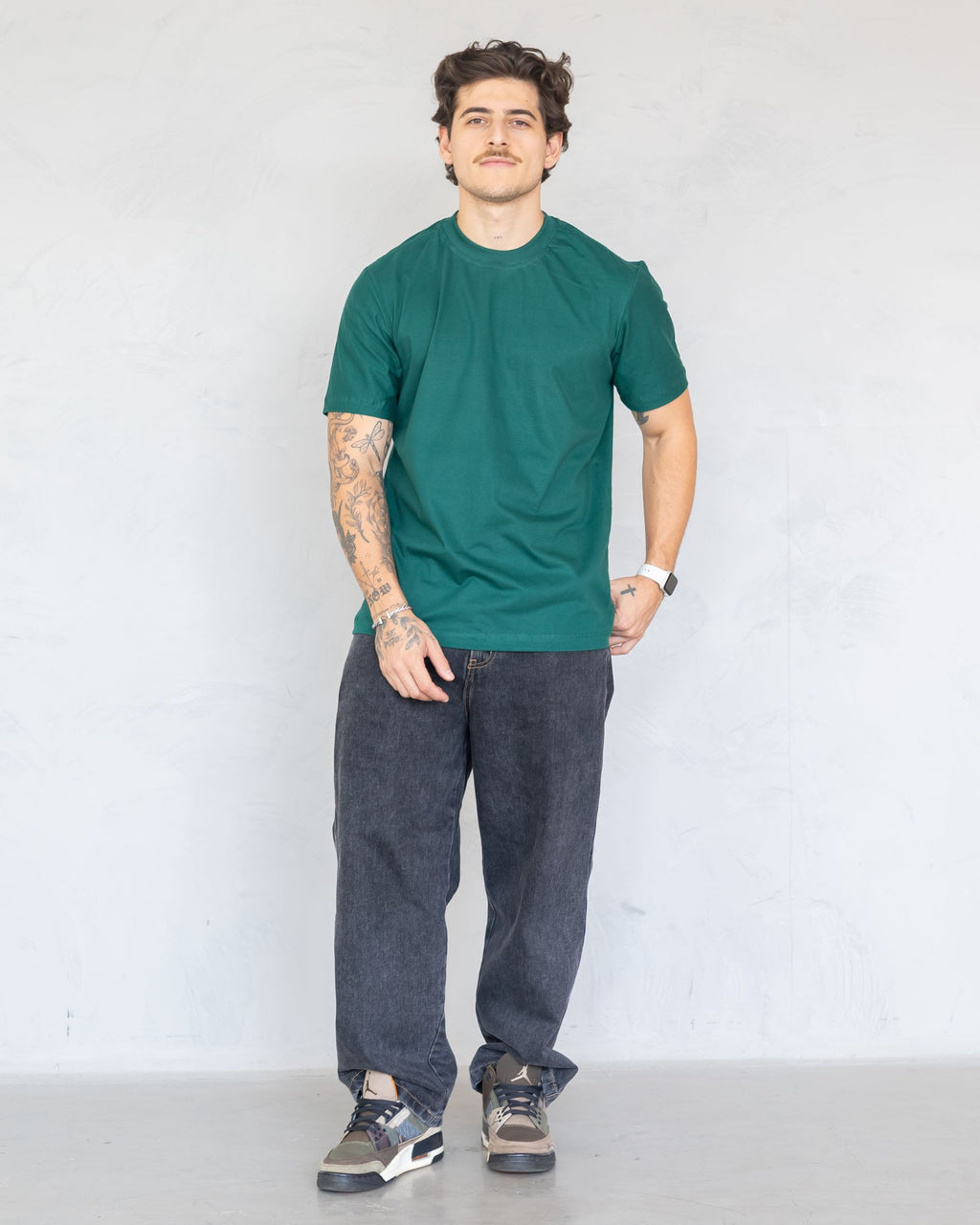 CAMISETA BÁSICA / VERDE ESMERALDA