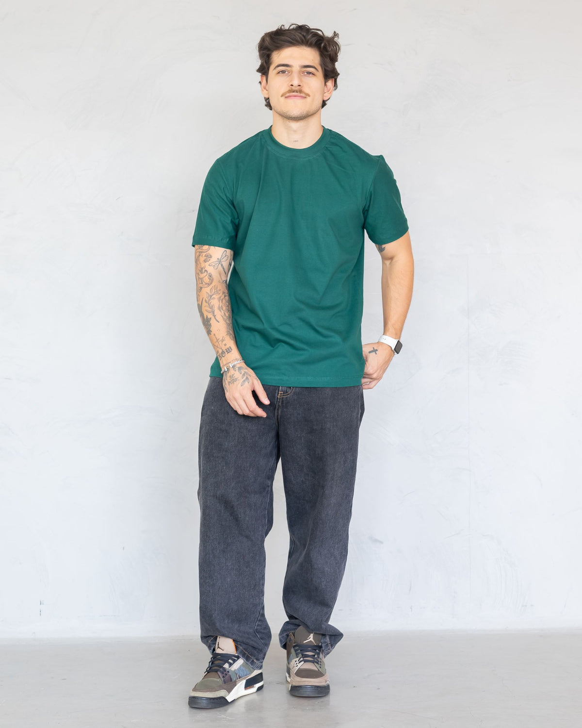 CAMISETA BÁSICA / VERDE ESMERALDA