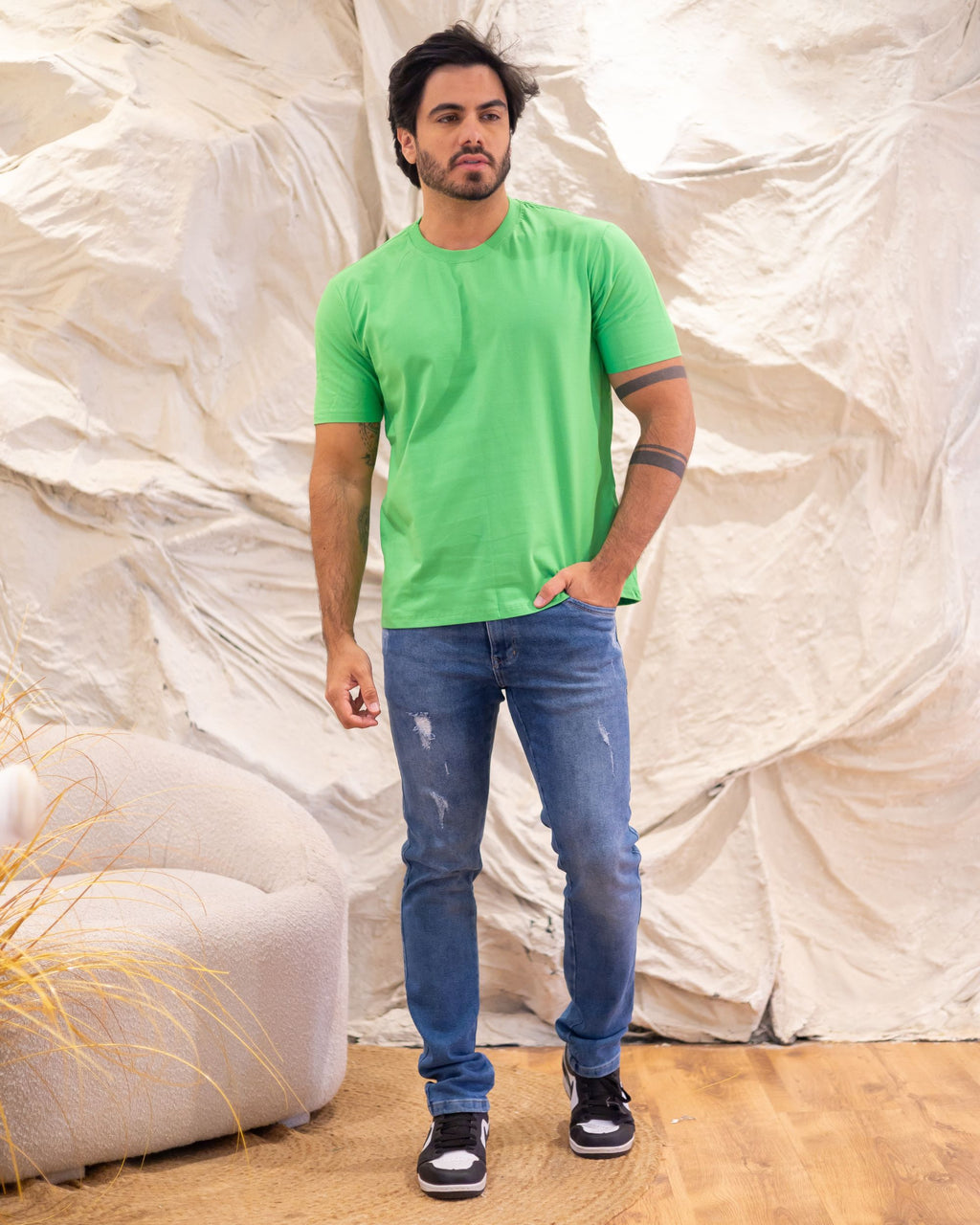 CAMISETA BÁSICA / VERDE FOLHA