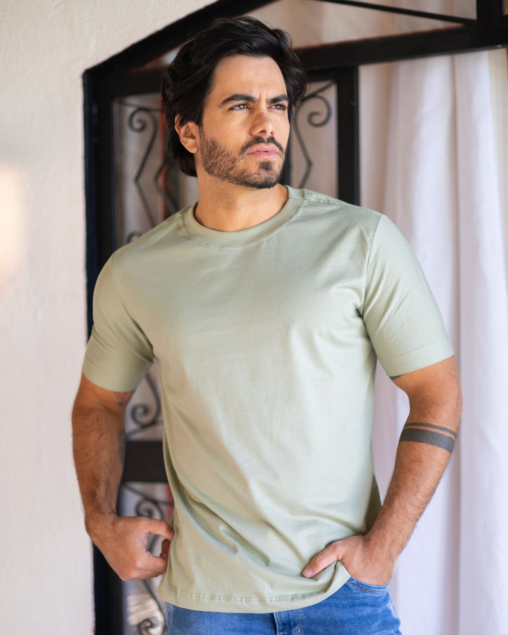 CAMISETA BÁSICA / VERDE FOLHA SECA
