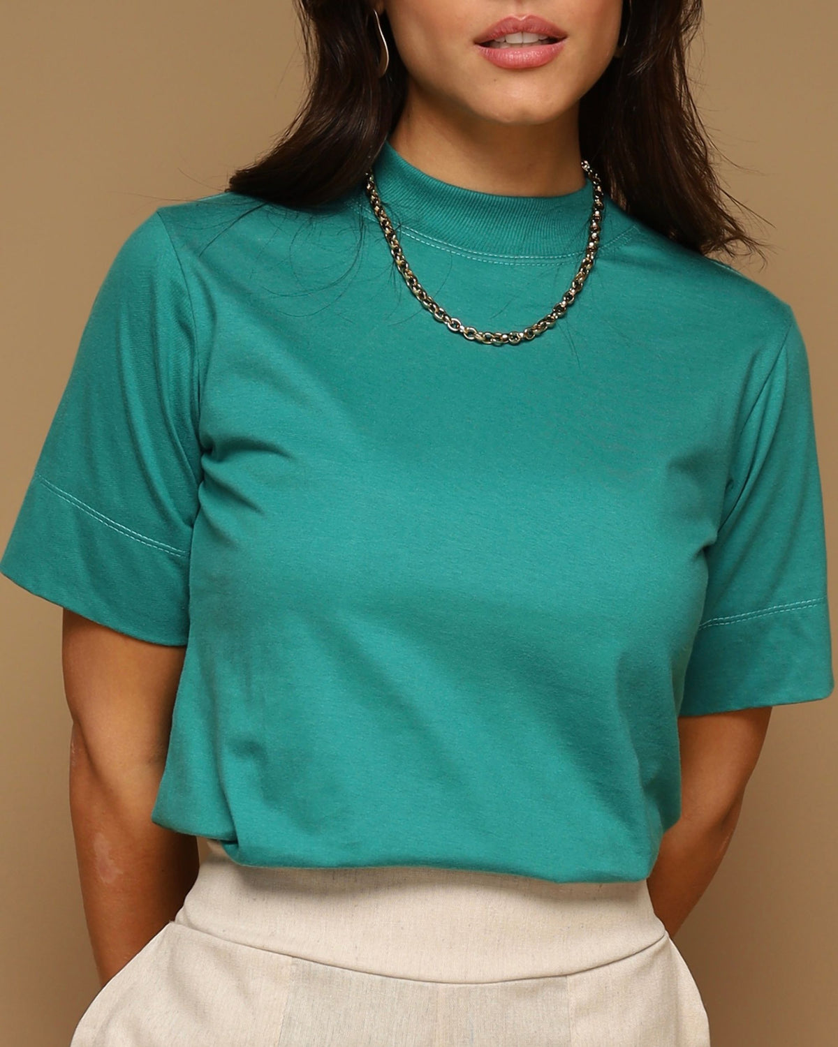 T-SHIRT GOLA ALTA / VERDE NIGHT SAFARI
